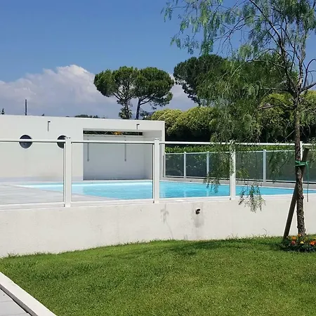 Appartement F1 De 36m2 Avec Terrasse Et Parking Privatif.