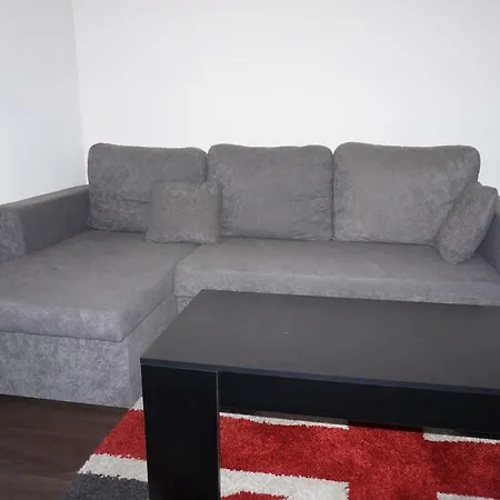 F1 De 36m2 Avec Terrasse Et Parking Privatif. La Roquette-sur-Siagne